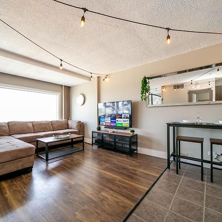 Rustic & Rogers Place, Free Parking! Apartment Edmonton Luaran gambar