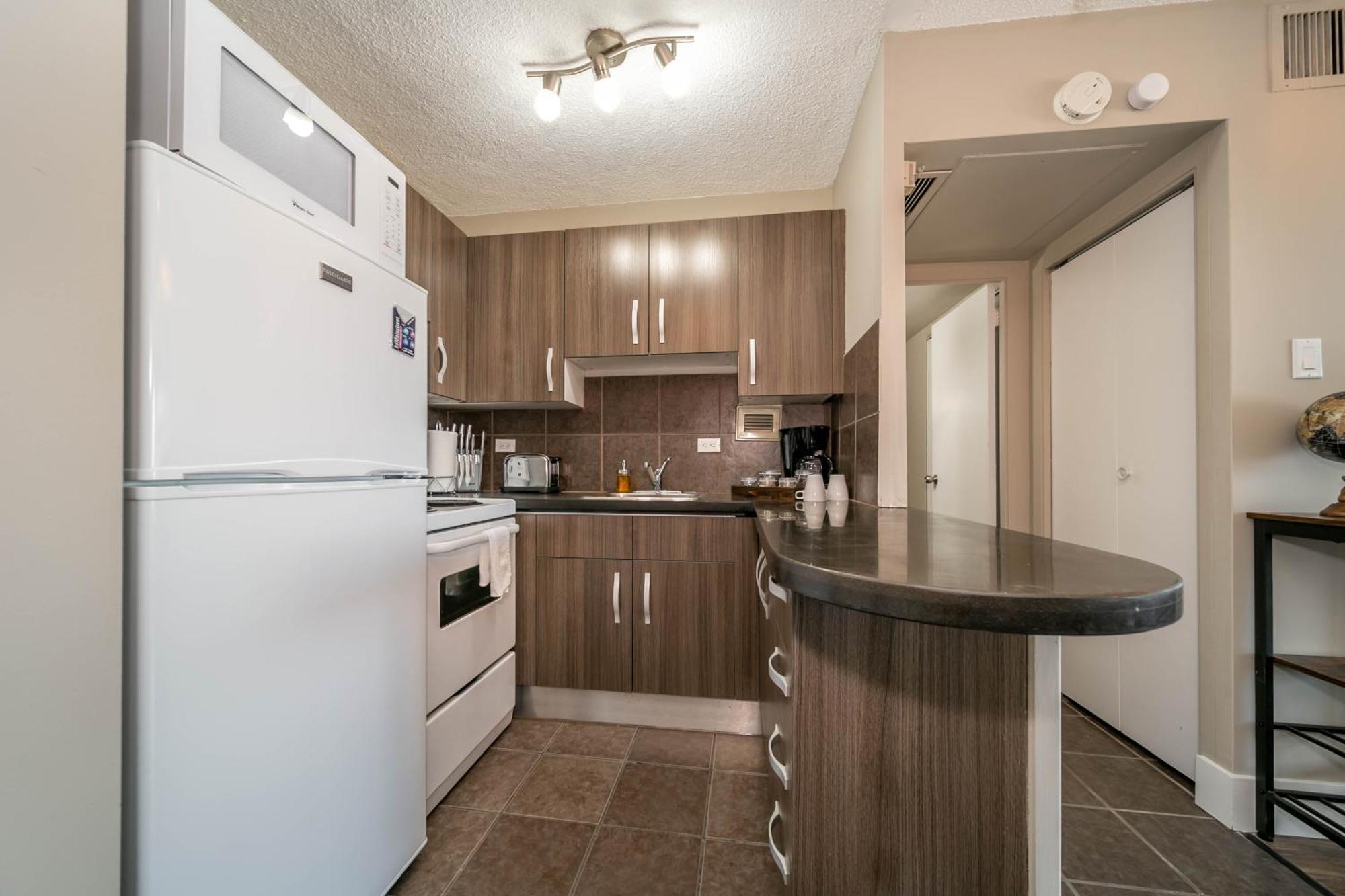 Rustic & Rogers Place, Free Parking! Apartment Edmonton Luaran gambar