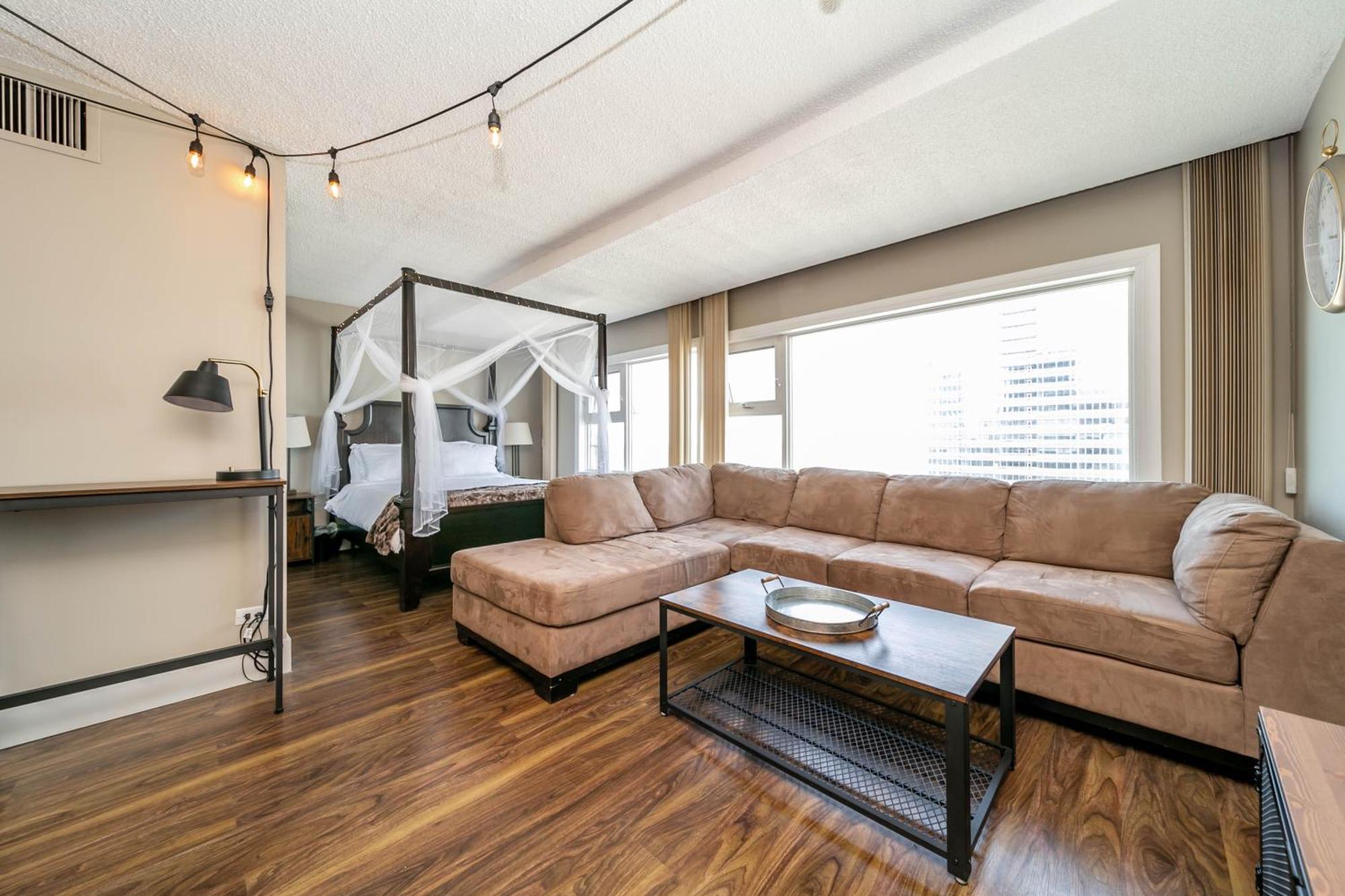 Rustic & Rogers Place, Free Parking! Apartment Edmonton Luaran gambar