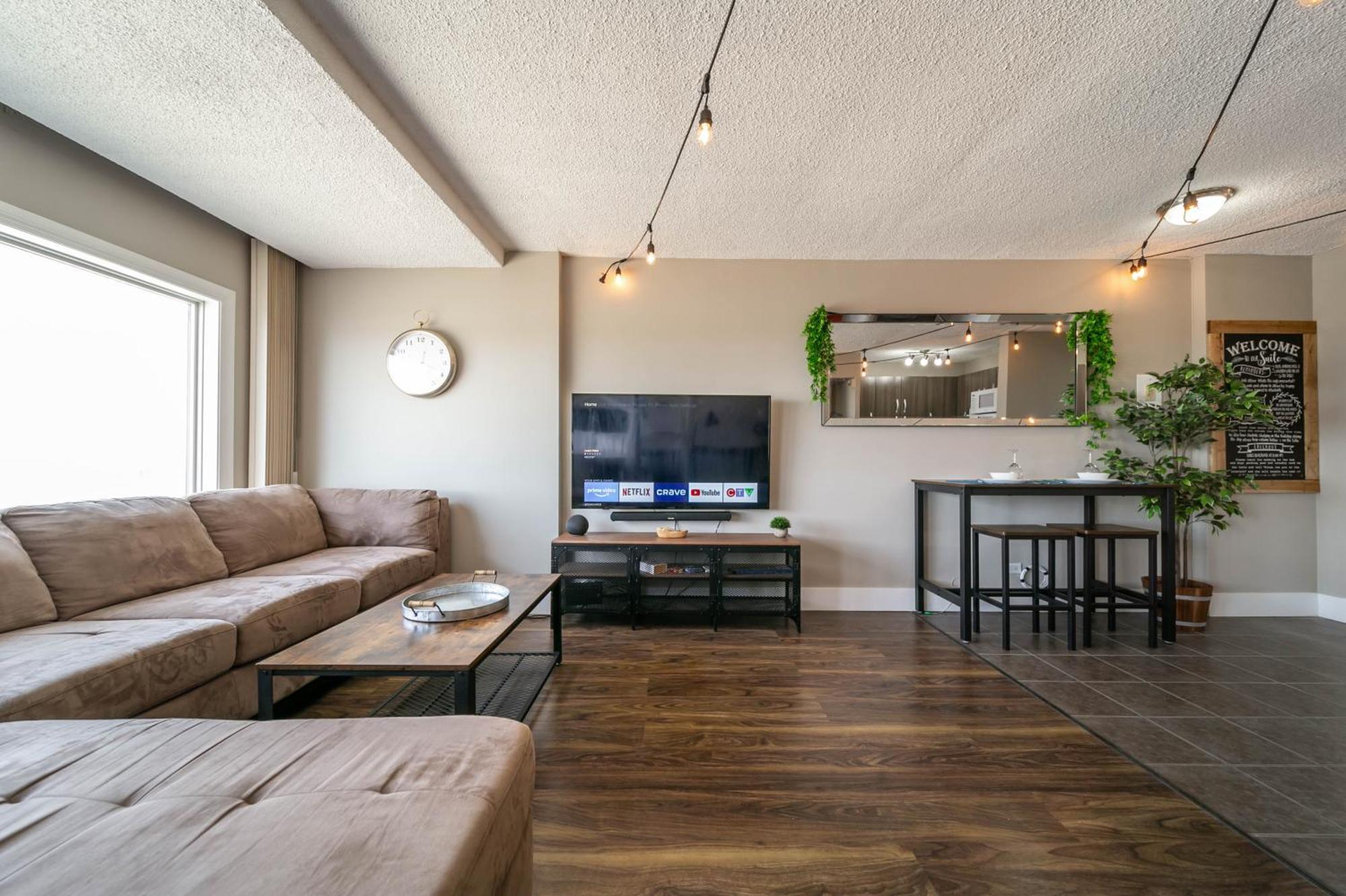 Rustic & Rogers Place, Free Parking! Apartment Edmonton Luaran gambar