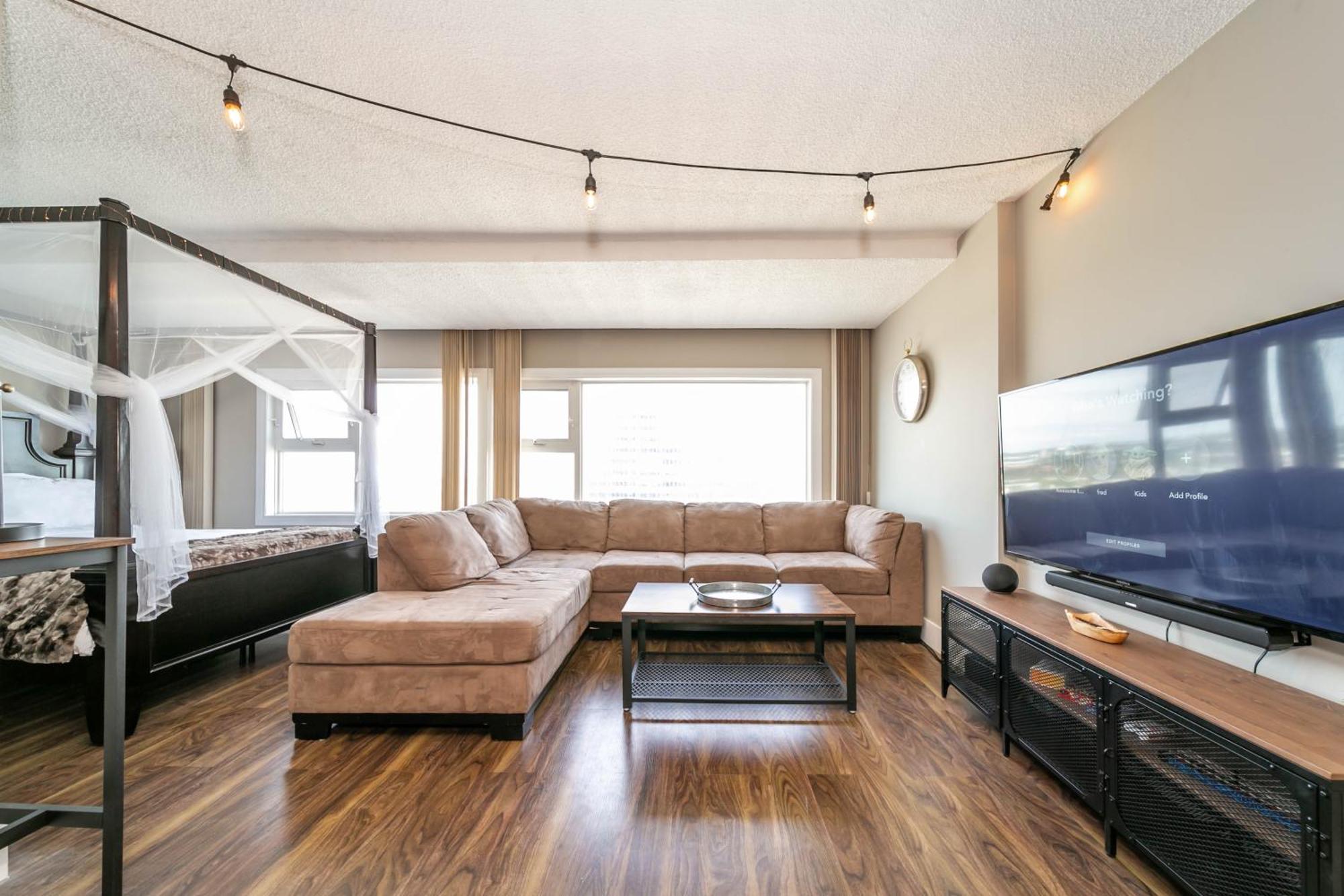 Rustic & Rogers Place, Free Parking! Apartment Edmonton Luaran gambar